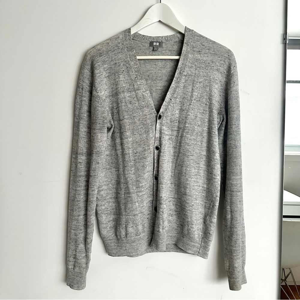 Uniqlo. Lightweight V Neck Cardigan Heather Grey